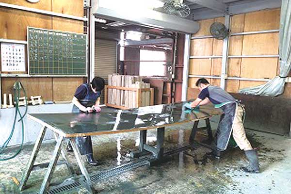 黒板製作所見学