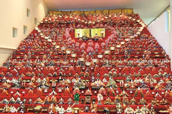 三十段飾り千体の雛祭り